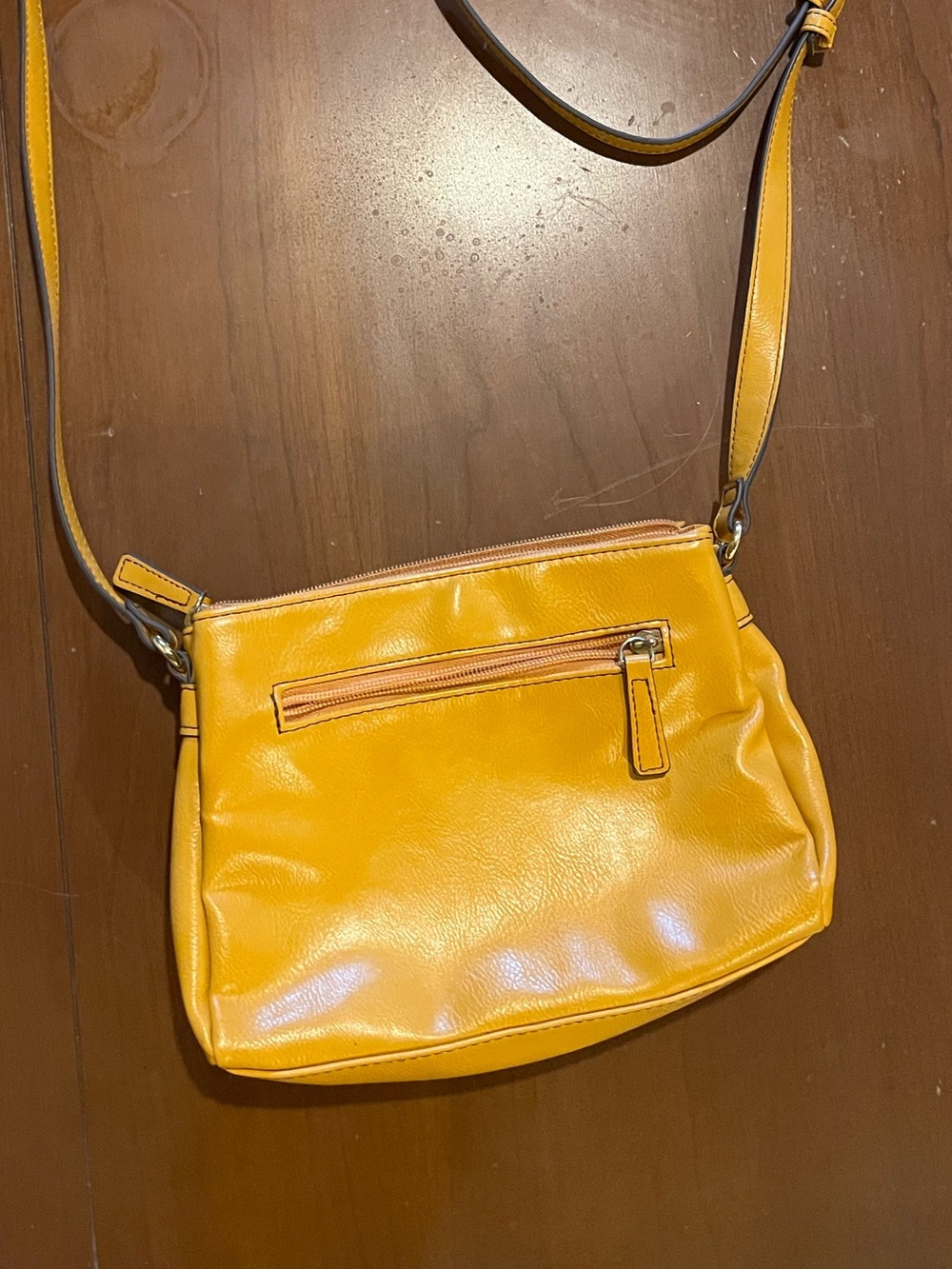 Liz Claiborne - Picture 2 of 5